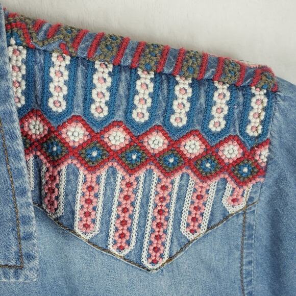 The Territory Ahead Chambray Denim Shirt Women M Highland Embroidered Pearl Snap - Picture 3 of 9